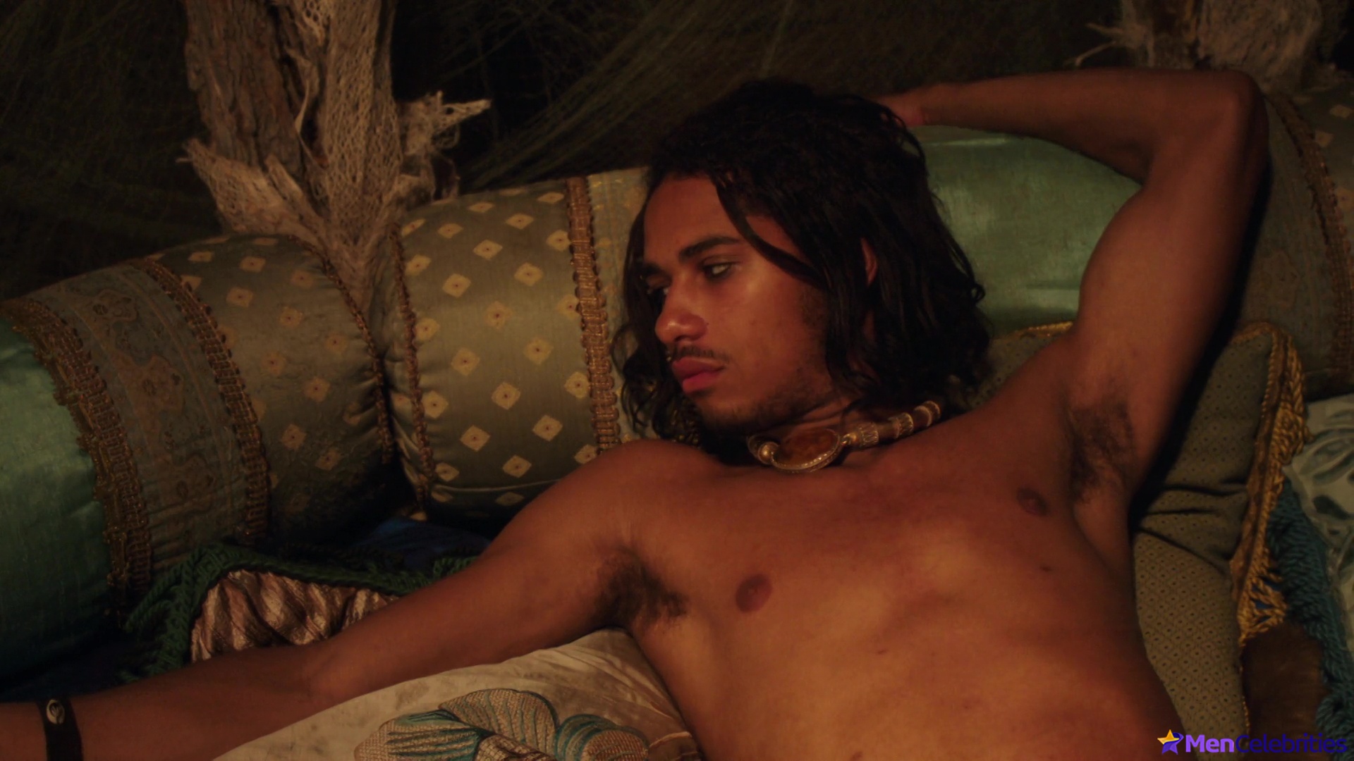 Elliot Knight nude and erotic gay scenes