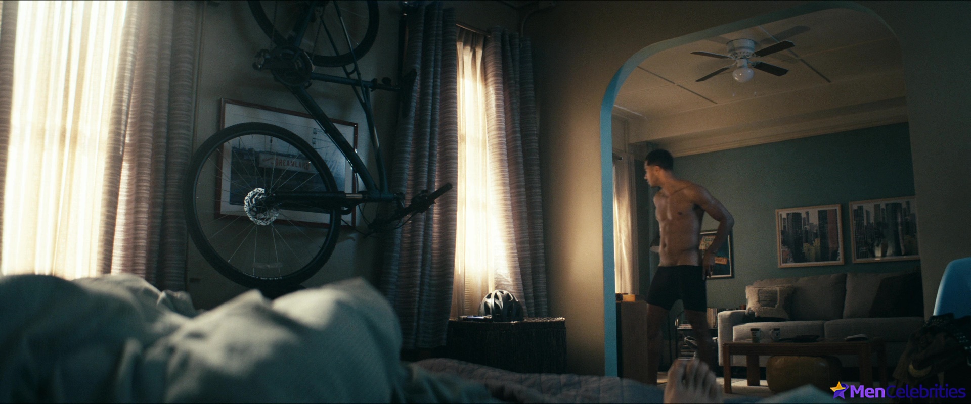 Elliot Knight nude and erotic gay scenes