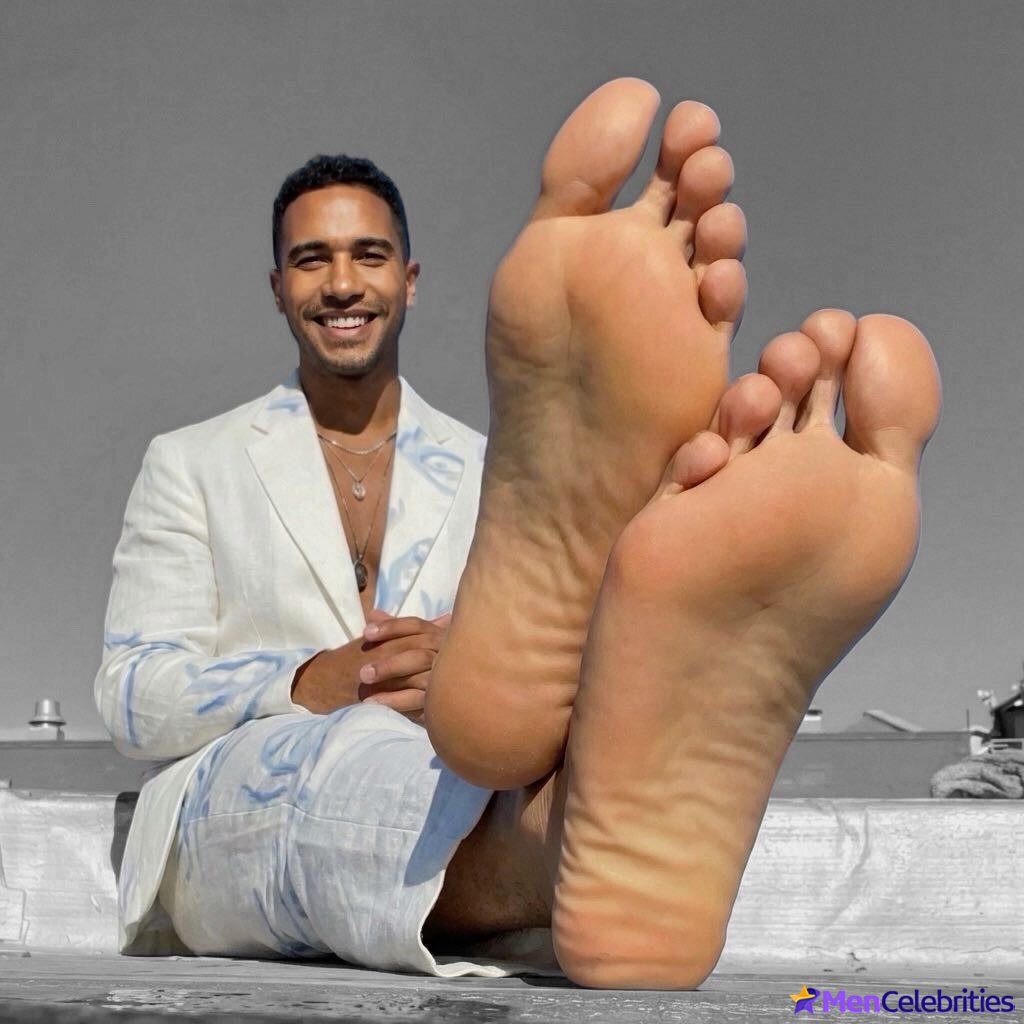 Elliot Knight feet
