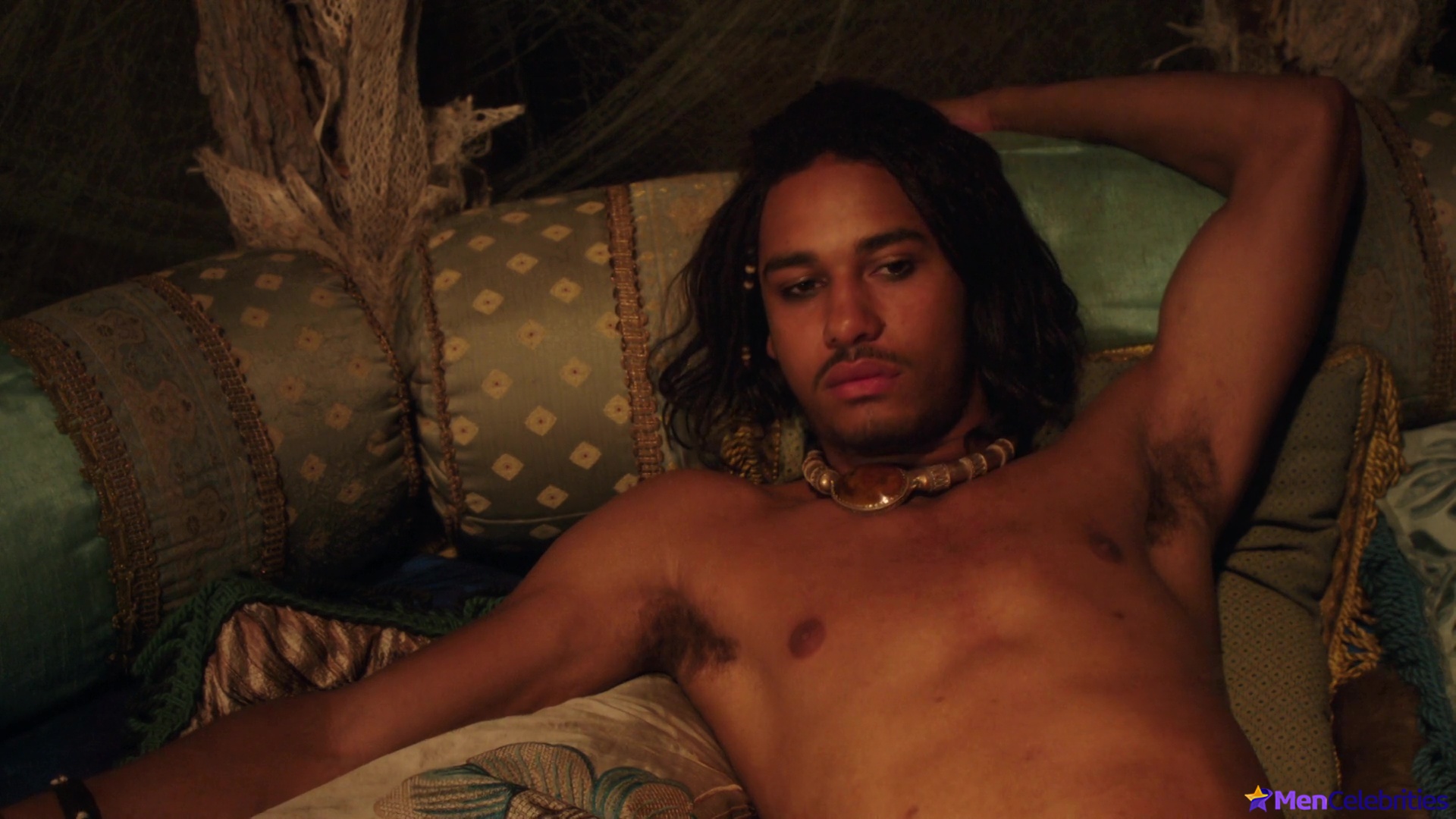Elliot Knight nude and erotic gay scenes