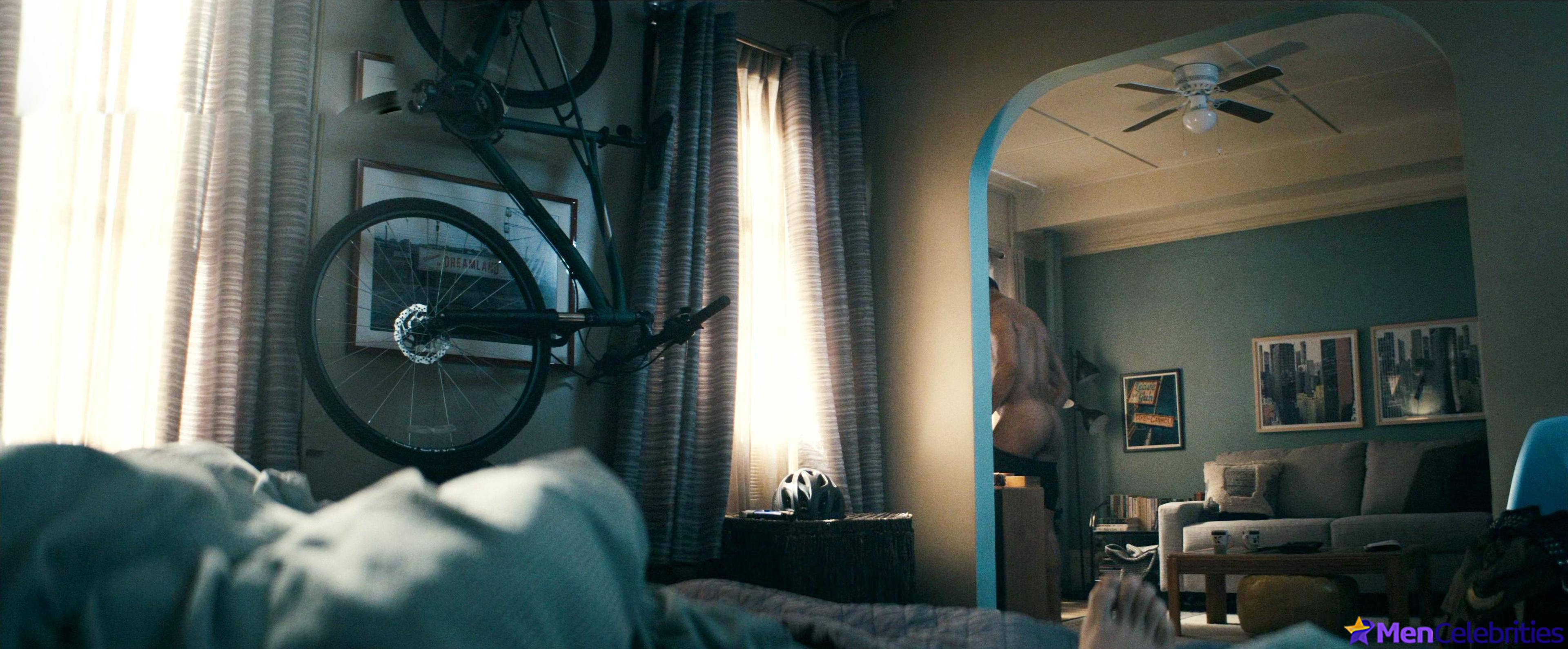 Elliot Knight nude and erotic gay scenes