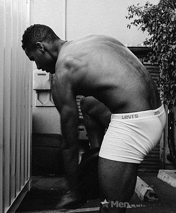 Elliot Knight sexy