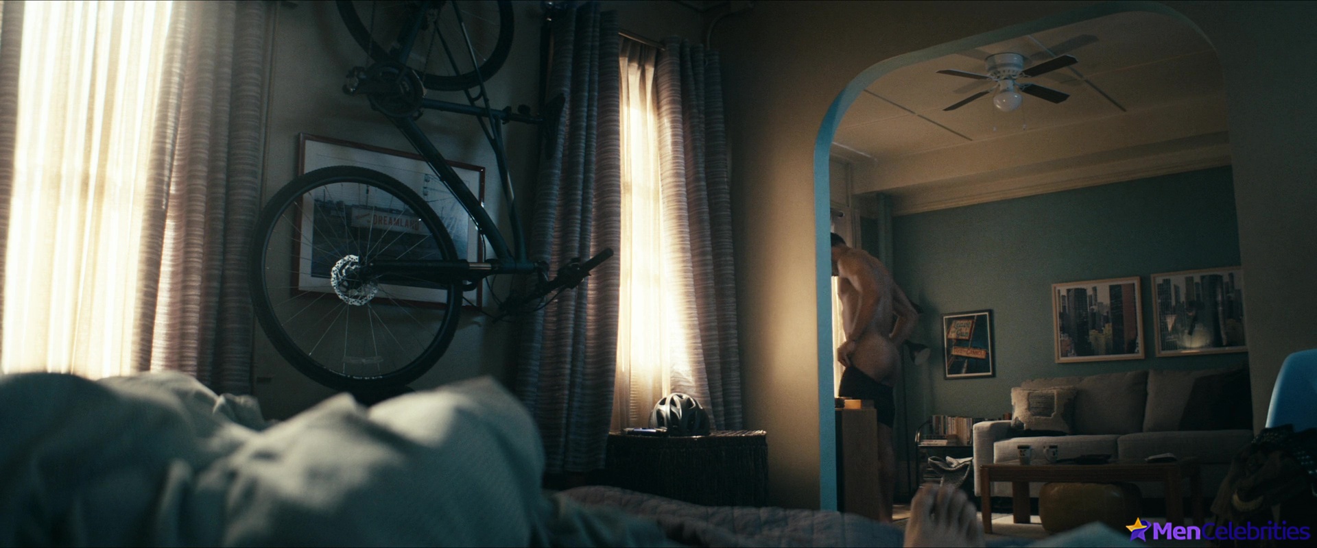 Elliot Knight nude and erotic gay scenes