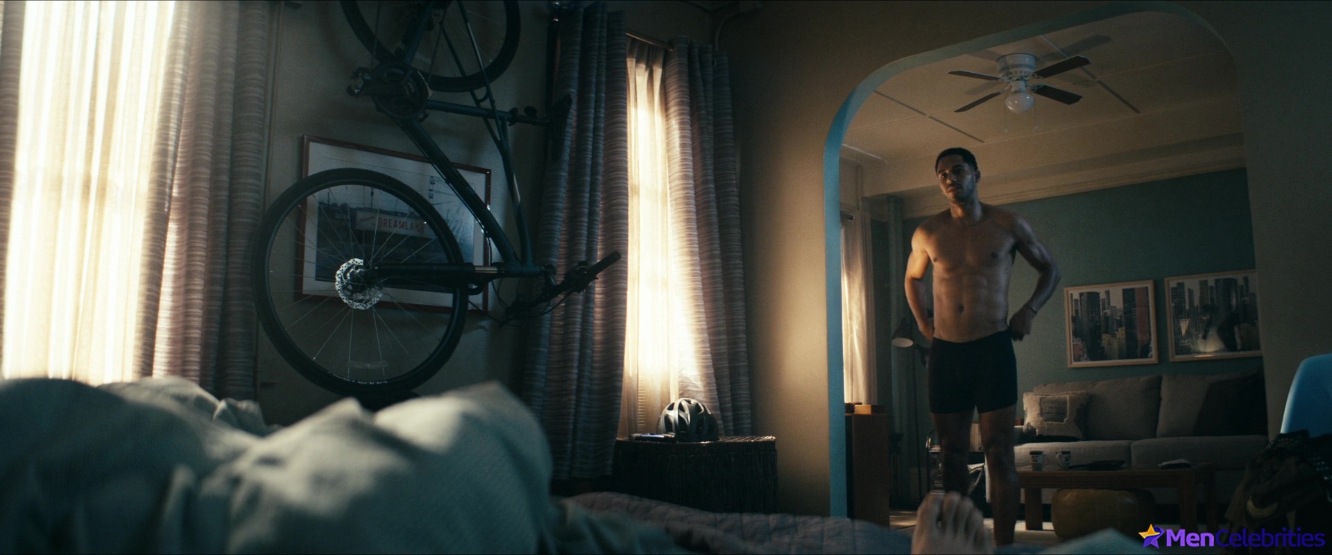 Elliot Knight nude and erotic gay scenes