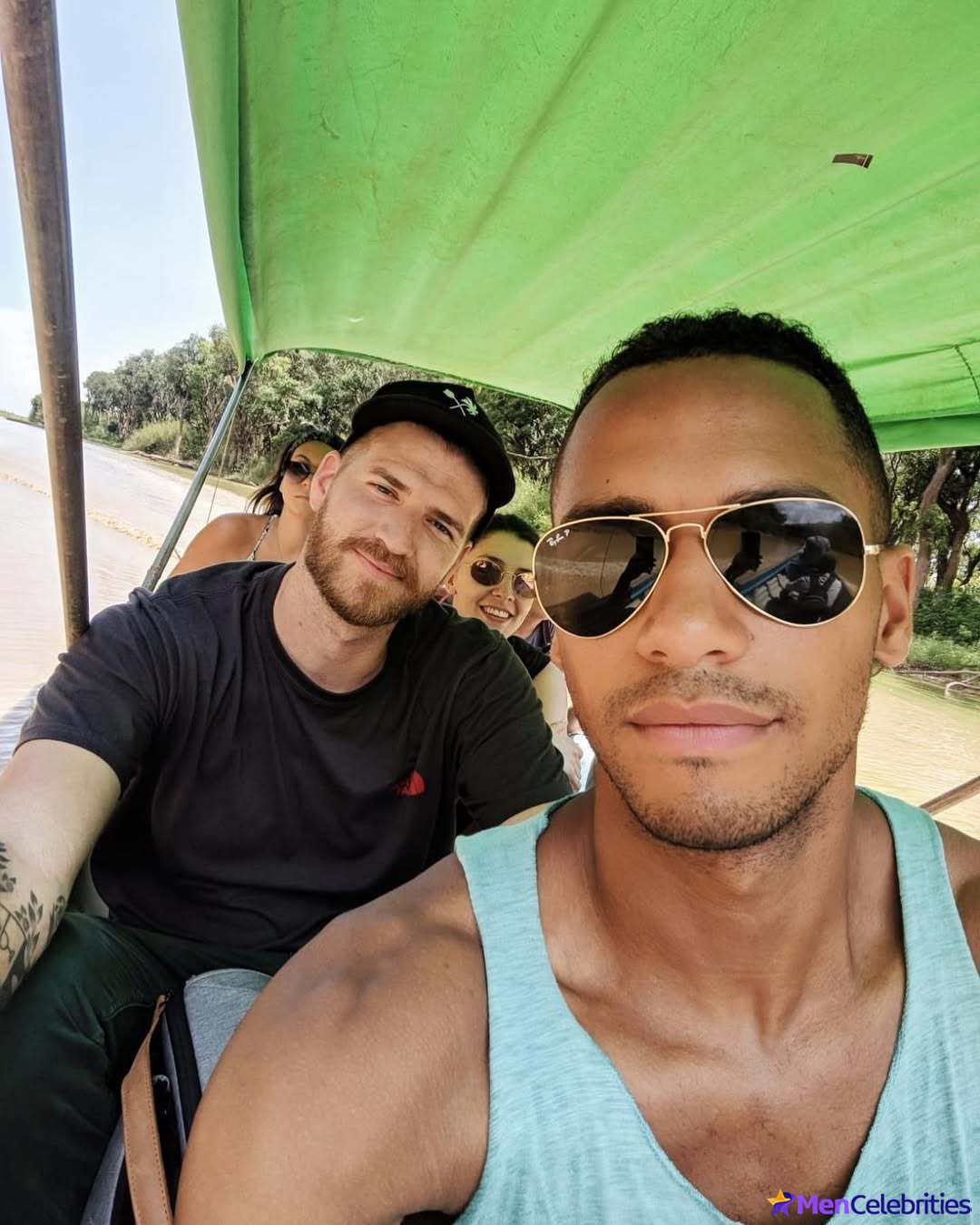 Elliot Knight sexy underwear and nude selfie pics