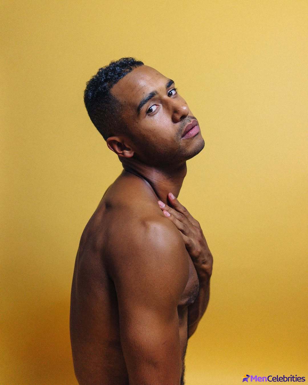 Elliot Knight sexy underwear and nude selfie pics