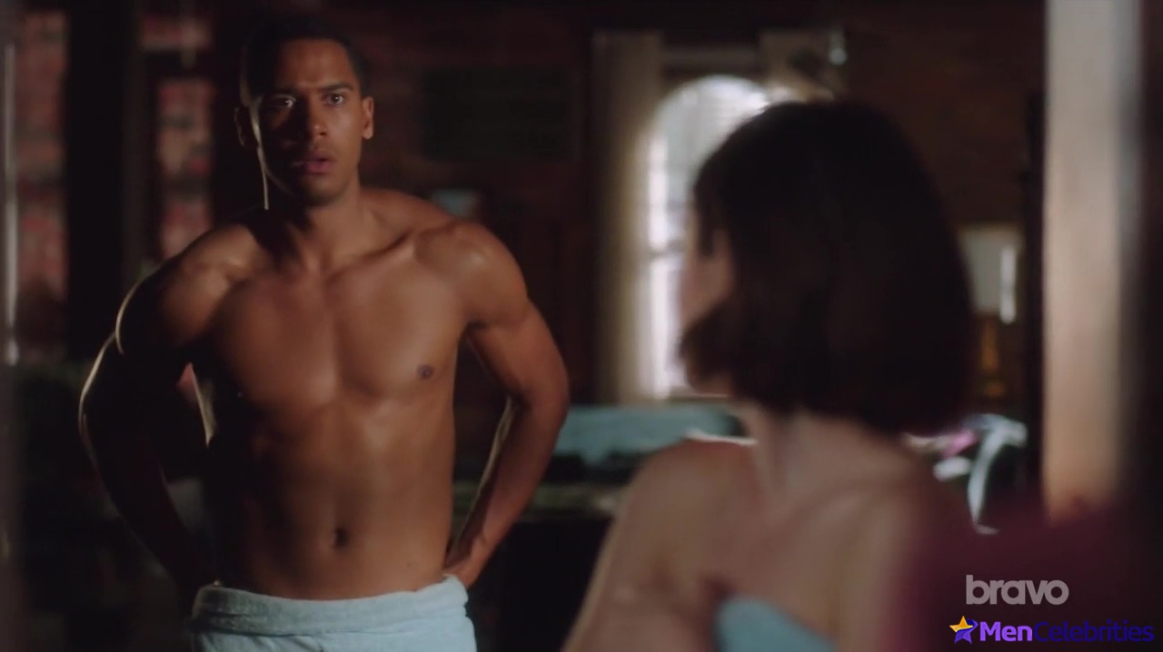 Elliot Knight nude and erotic gay scenes