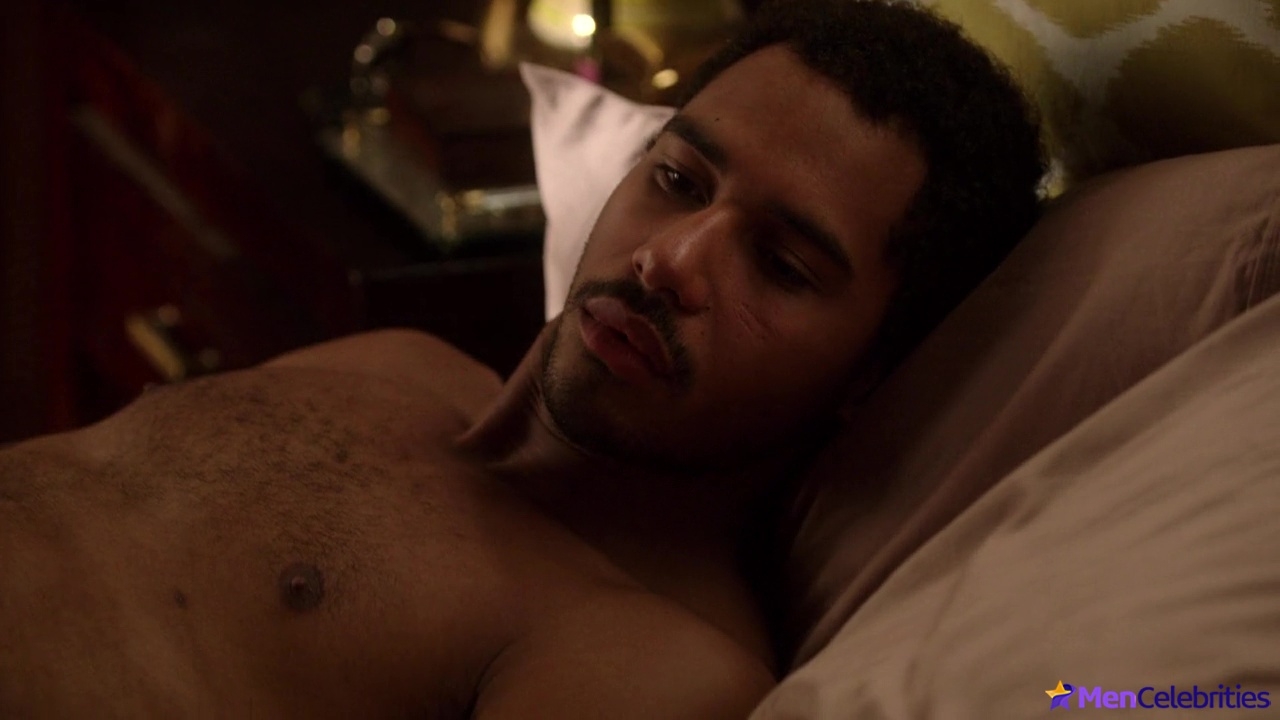 Elliot Knight nude and erotic gay scenes