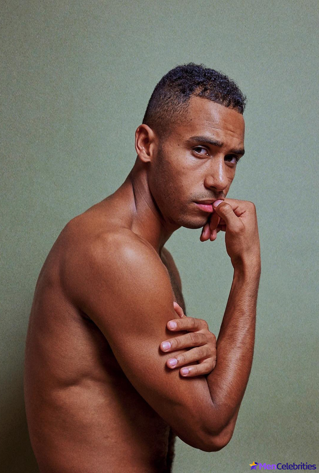 Elliot Knight sexy underwear and nude selfie pics