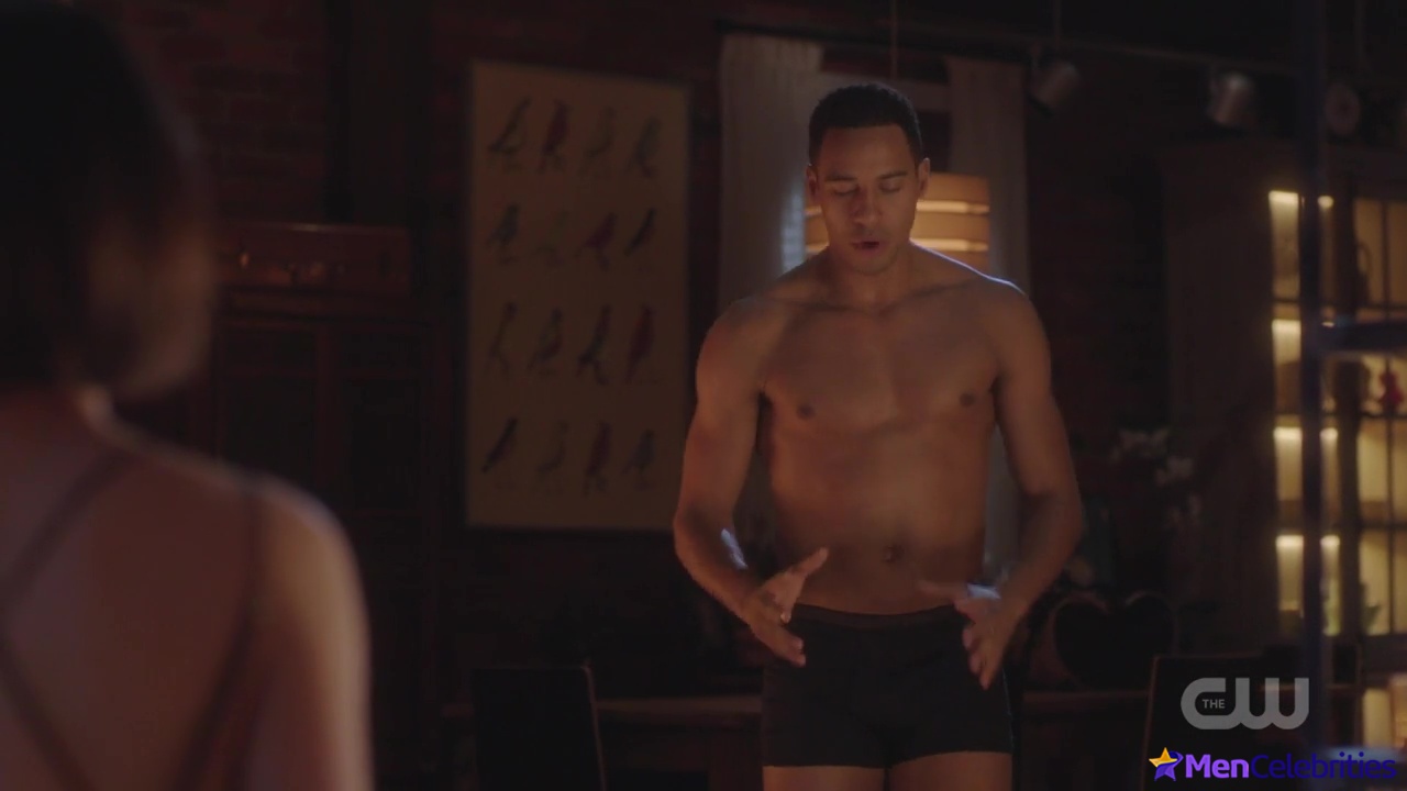 Elliot Knight nude and erotic gay scenes