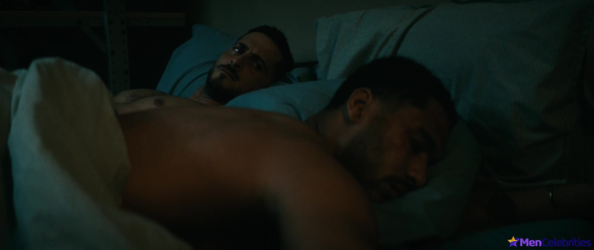 Elliot Knight nude and erotic gay scenes