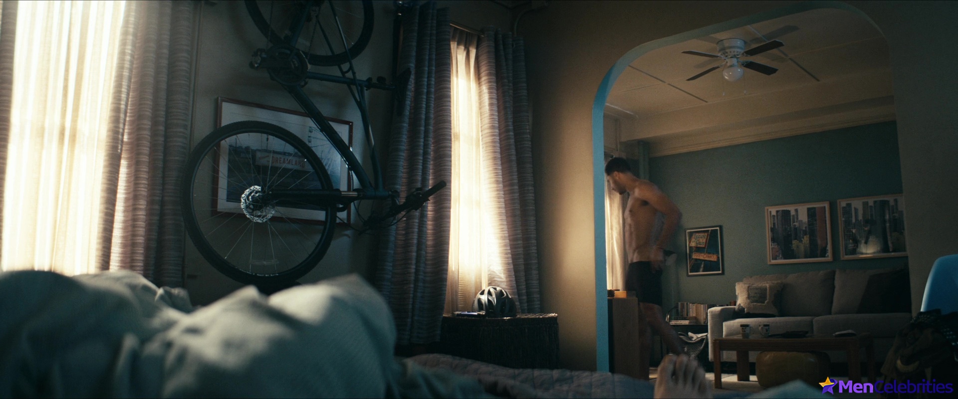 Elliot Knight nude and erotic gay scenes