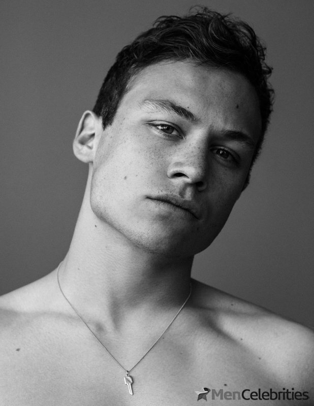 Finn Cole cock bulge and shirtless pics