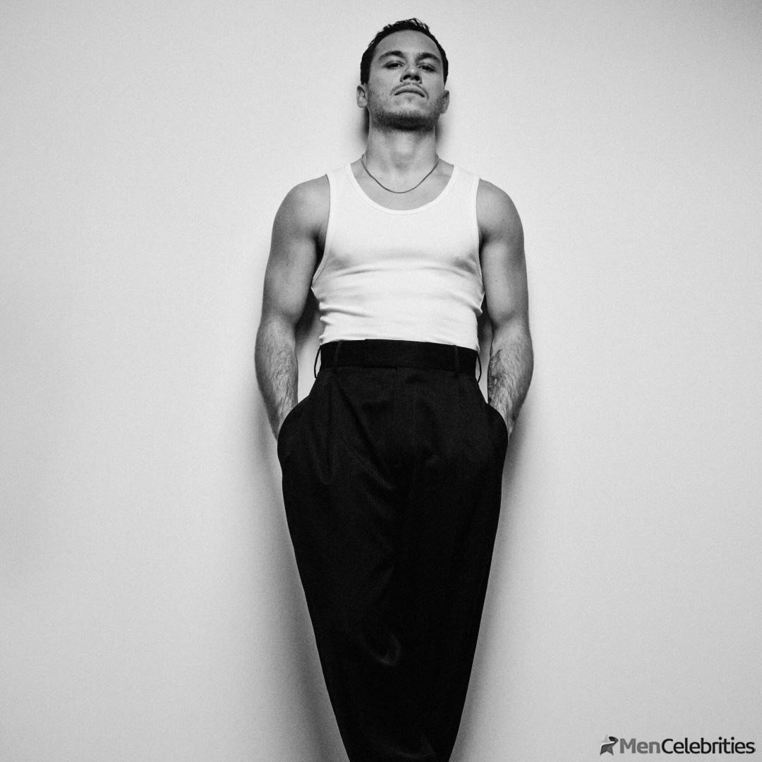 Finn Cole cock bulge and shirtless pics