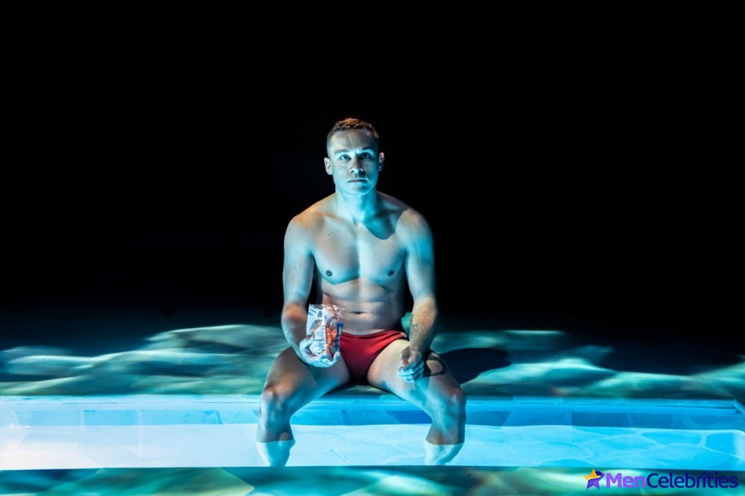 Finn Cole cock bulge and shirtless pics
