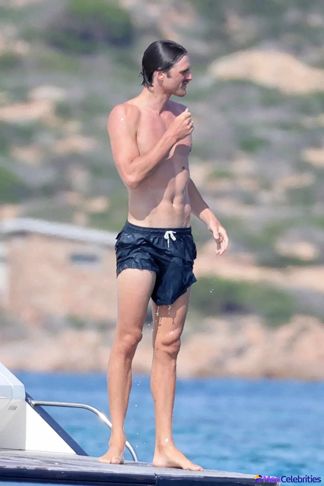 Jacob Elordi naked and bulge pics