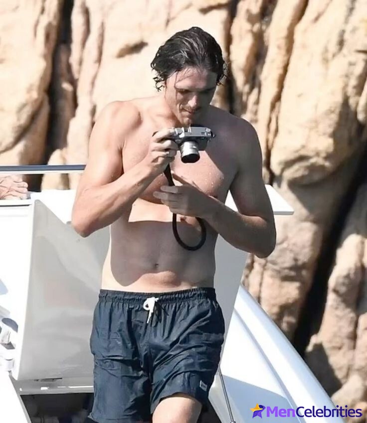 Jacob Elordi naked and bulge pics