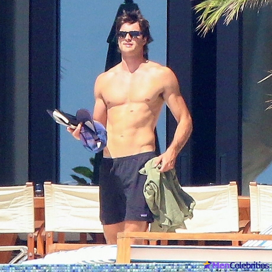 Jacob Elordi naked and bulge pics