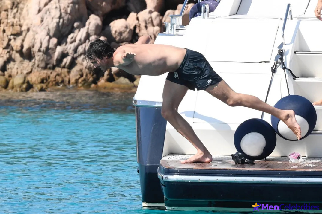 Jacob Elordi naked and bulge pics