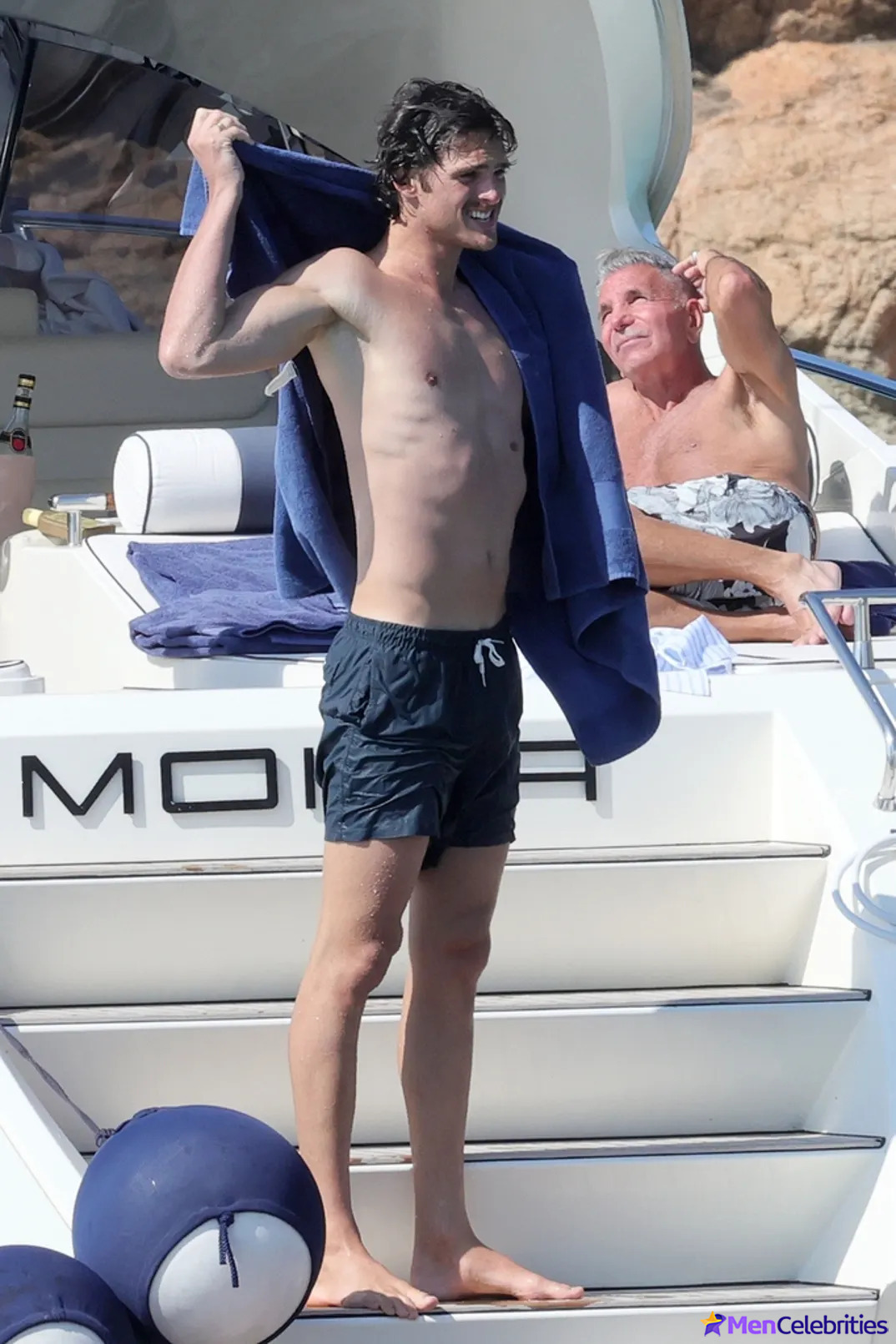 Jacob Elordi naked and bulge pics