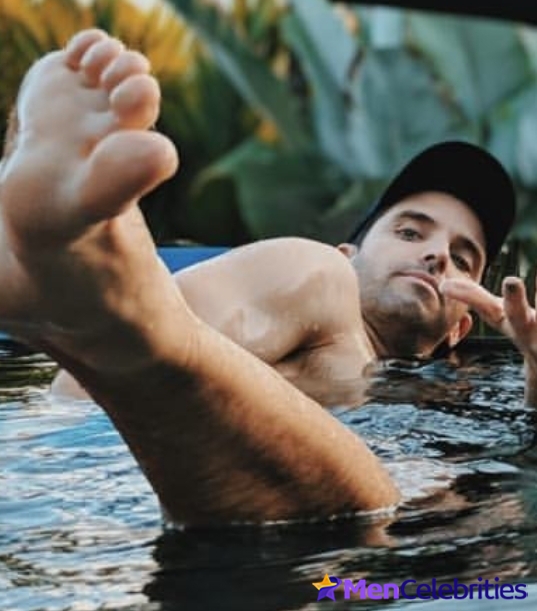 Paul W Downs naked and erotic pics
