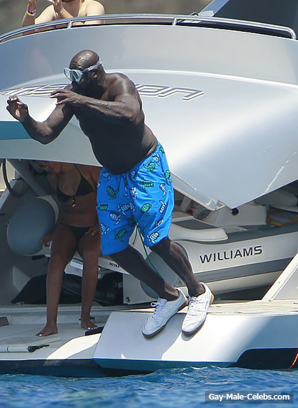 Shaquille ONeal Shows Off Nude Dick During Pee On A Yacht