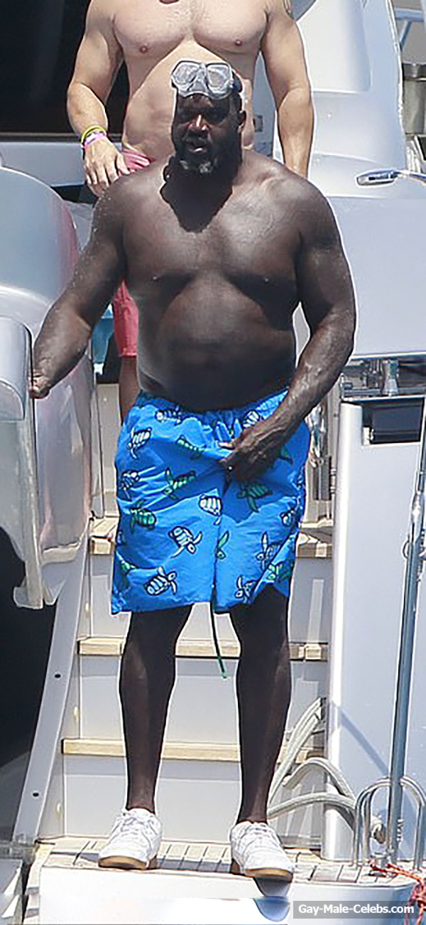 Shaquille ONeal Shows Off Nude Dick During Pee On A Yacht