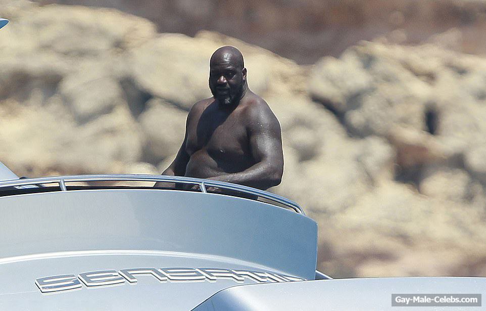 Shaquille ONeal Shows Off Nude Dick During Pee On A Yacht