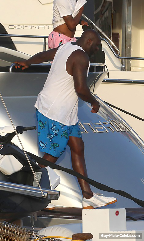 Shaquille ONeal Shows Off Nude Dick During Pee On A Yacht