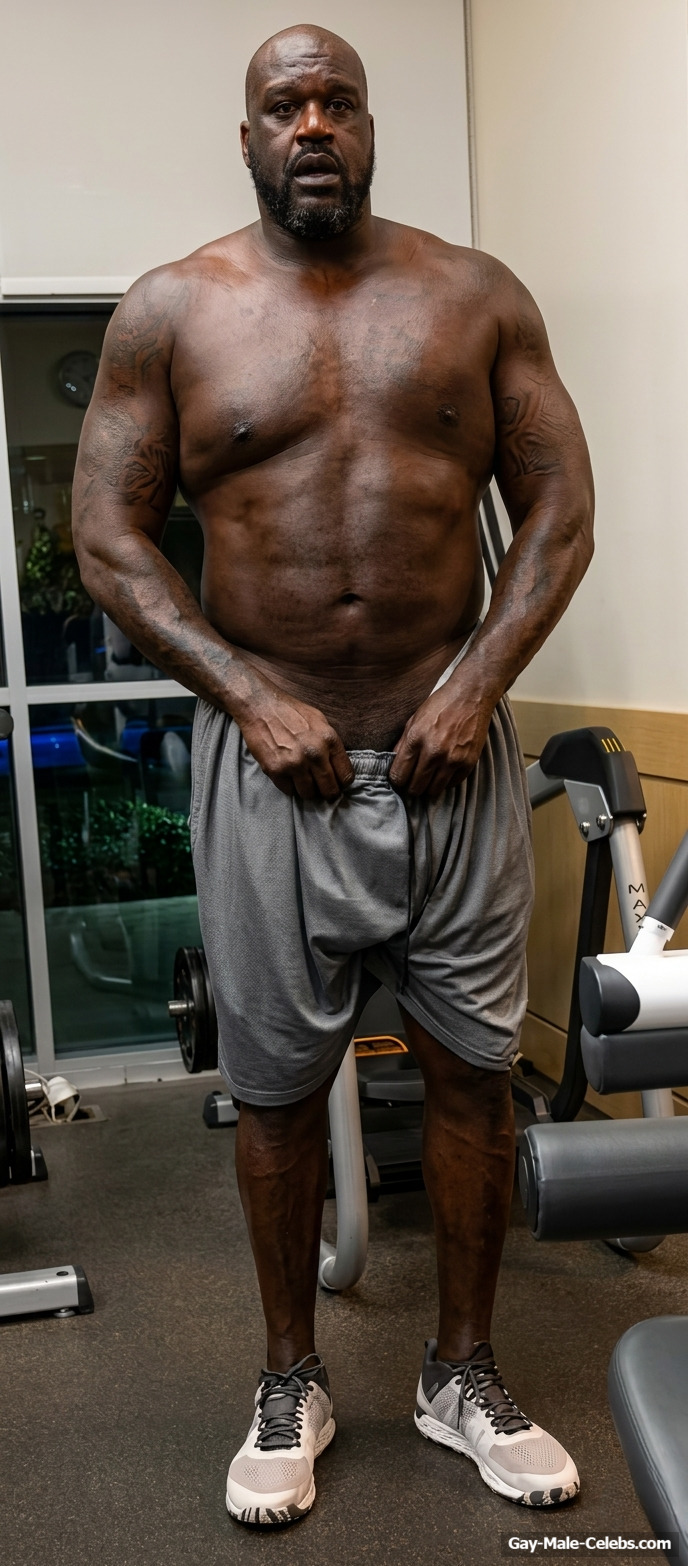 Shaquille ONeal Shows Off Nude Dick During Pee On A Yacht