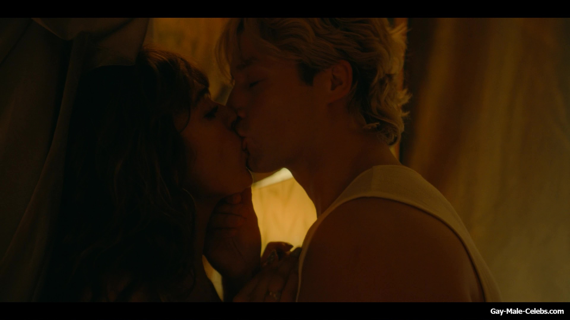 Stephen Kalyn Nude And Doggy Sex Scenes in Off Campus