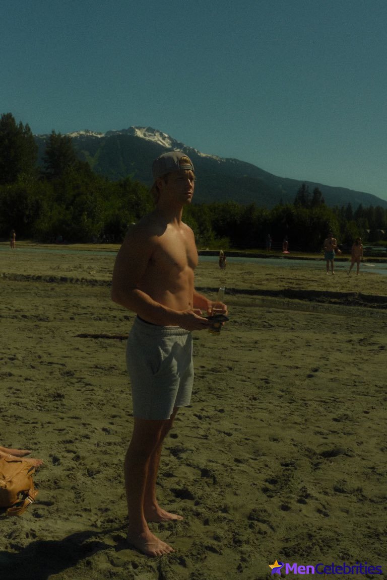 Stephen Kalyn shirtless and sexy pics