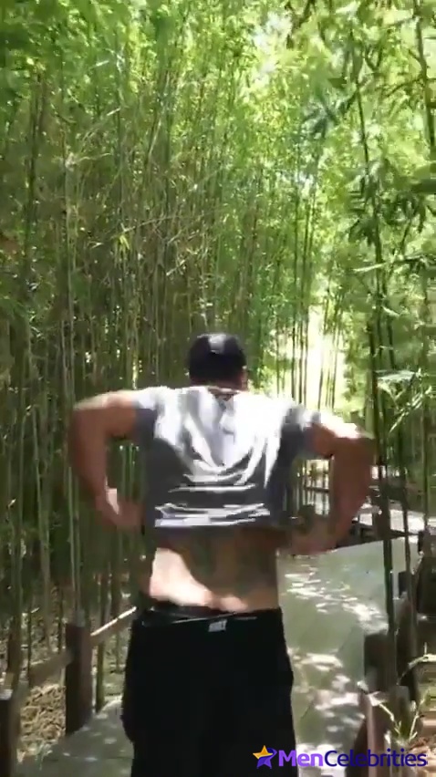 Taylor Kinney Exposes His Bare Ass on Instagram