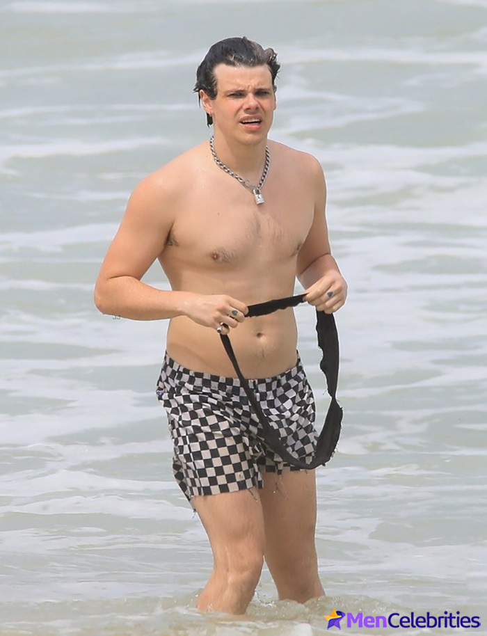 Yungblud paparazzi nude and sexy shots