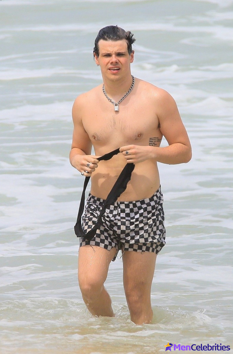 Yungblud paparazzi nude and sexy shots