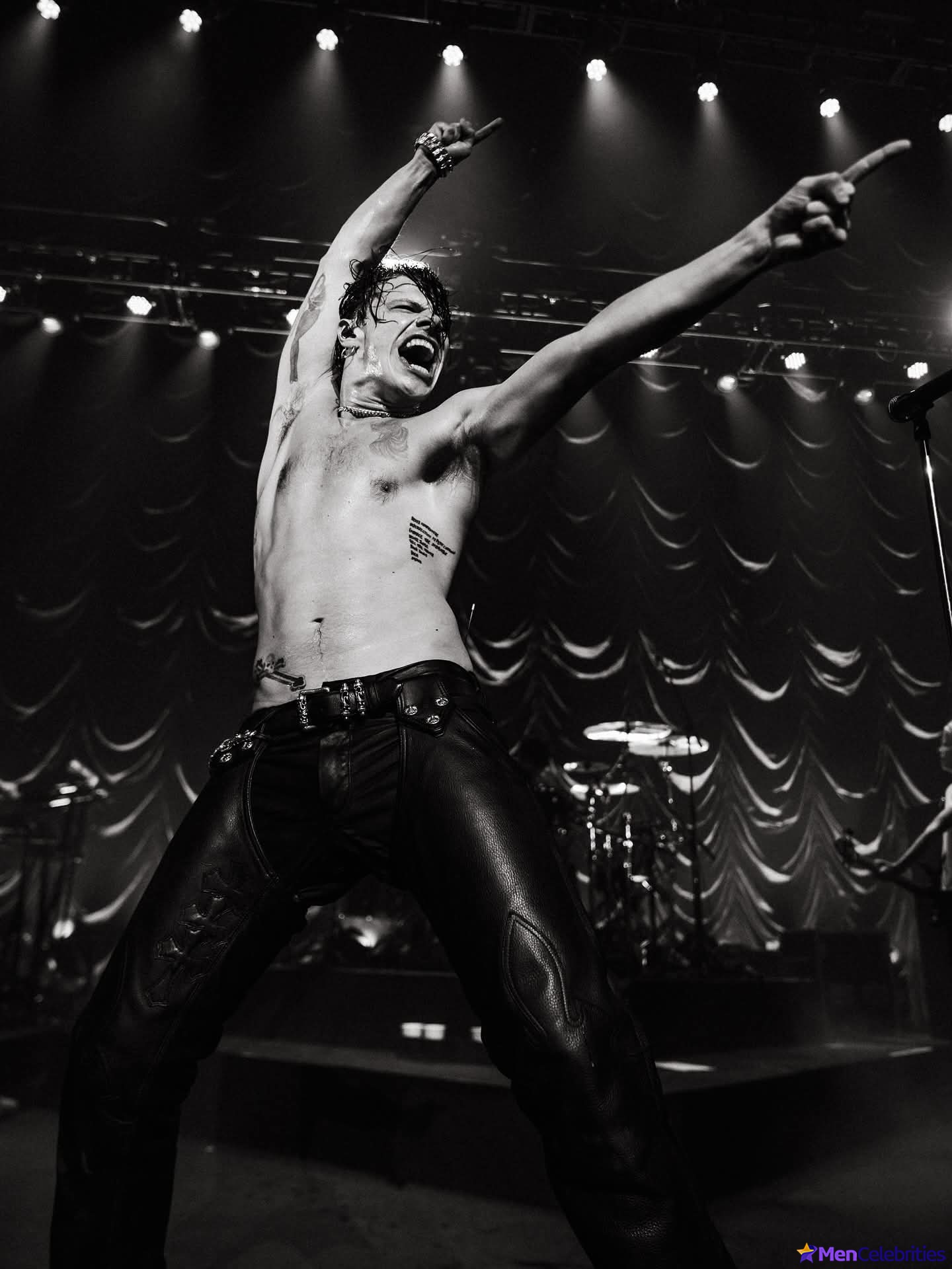 Yungblud nude and nsfw photos