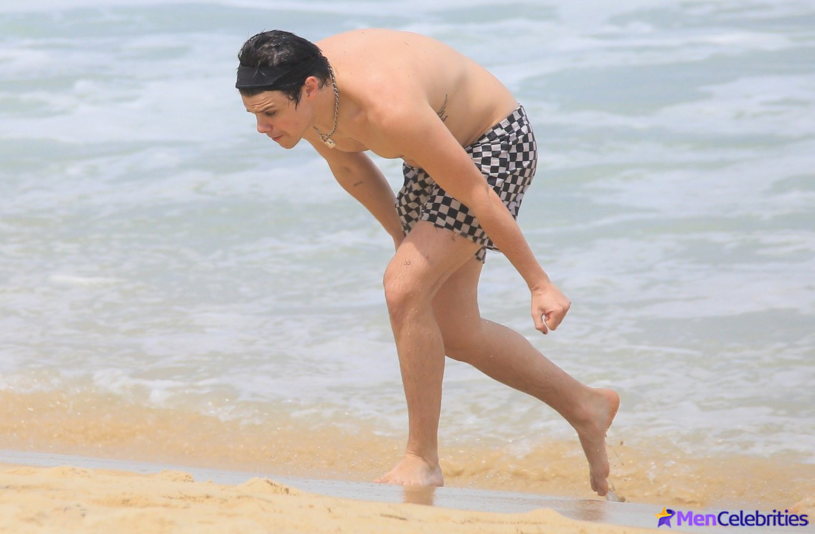 Yungblud paparazzi nude and sexy shots