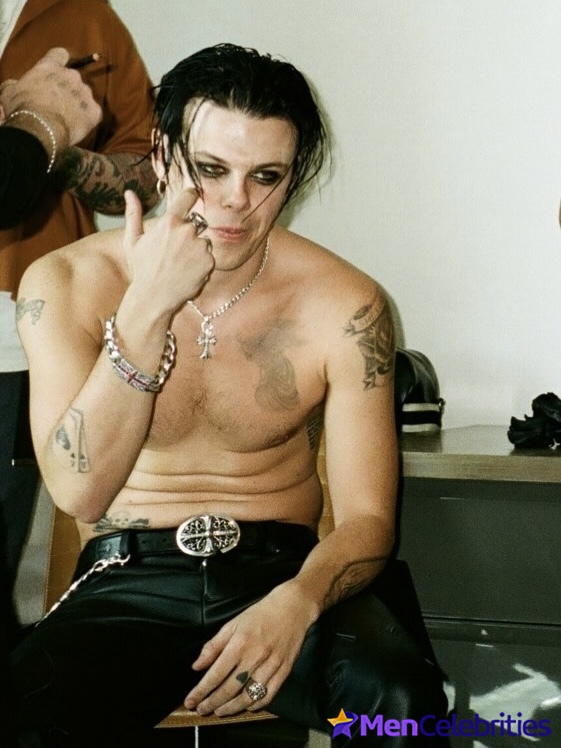 Yungblud nude and nsfw photos