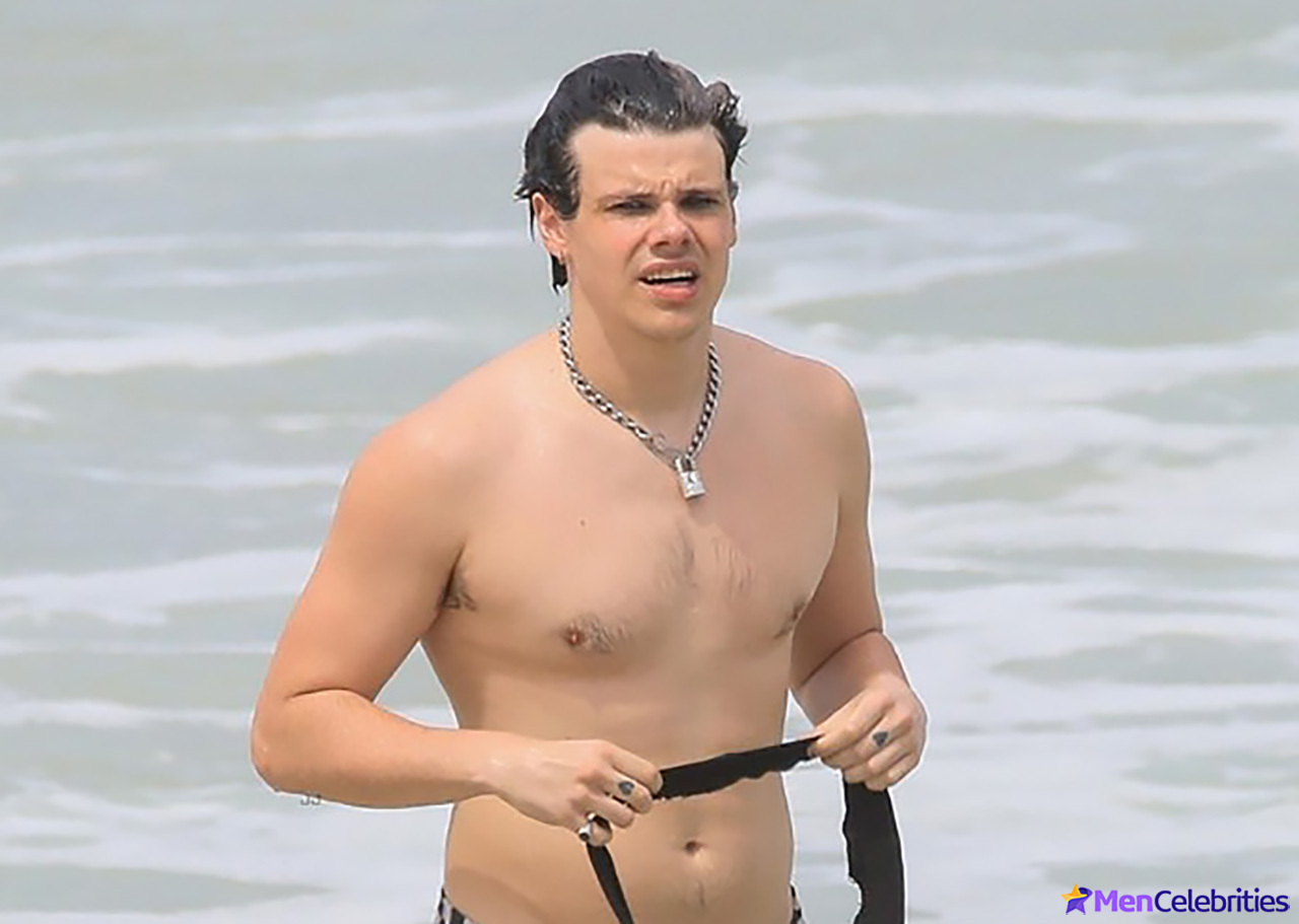 Yungblud paparazzi nude and sexy shots