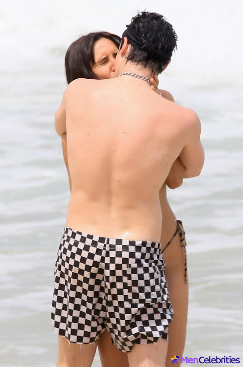 Yungblud paparazzi nude and sexy shots