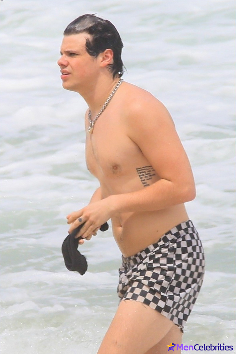 Yungblud paparazzi nude and sexy shots