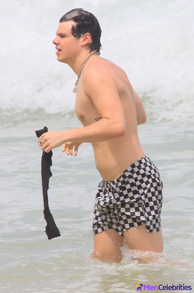 Yungblud paparazzi nude and sexy shots