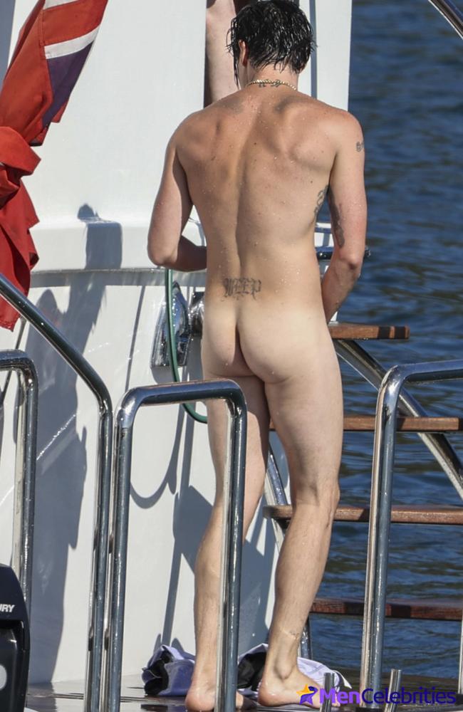 Yungblud nudes