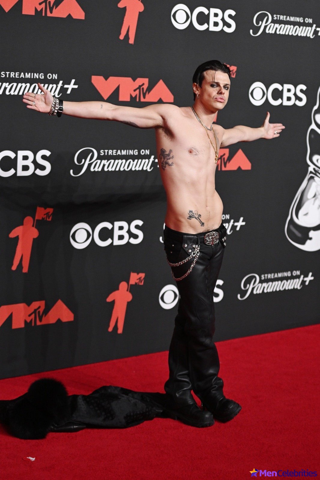 Yungblud nude and nsfw photos