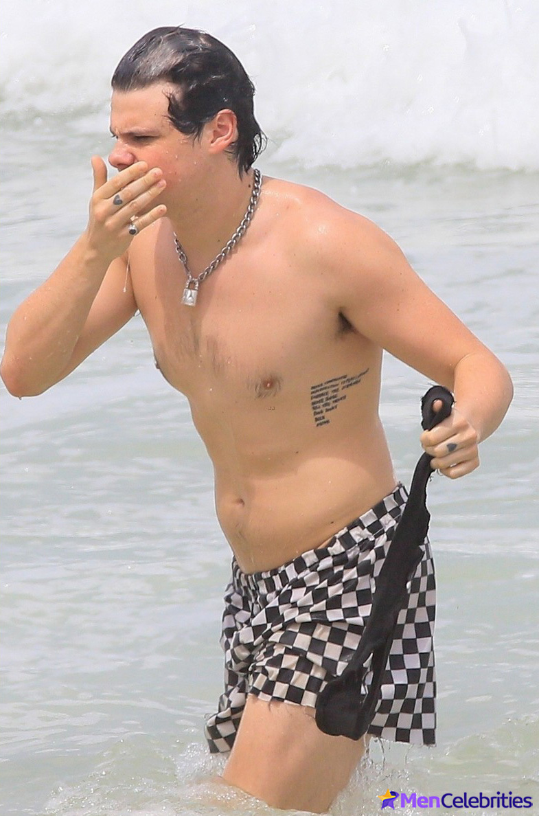 Yungblud paparazzi nude and sexy shots