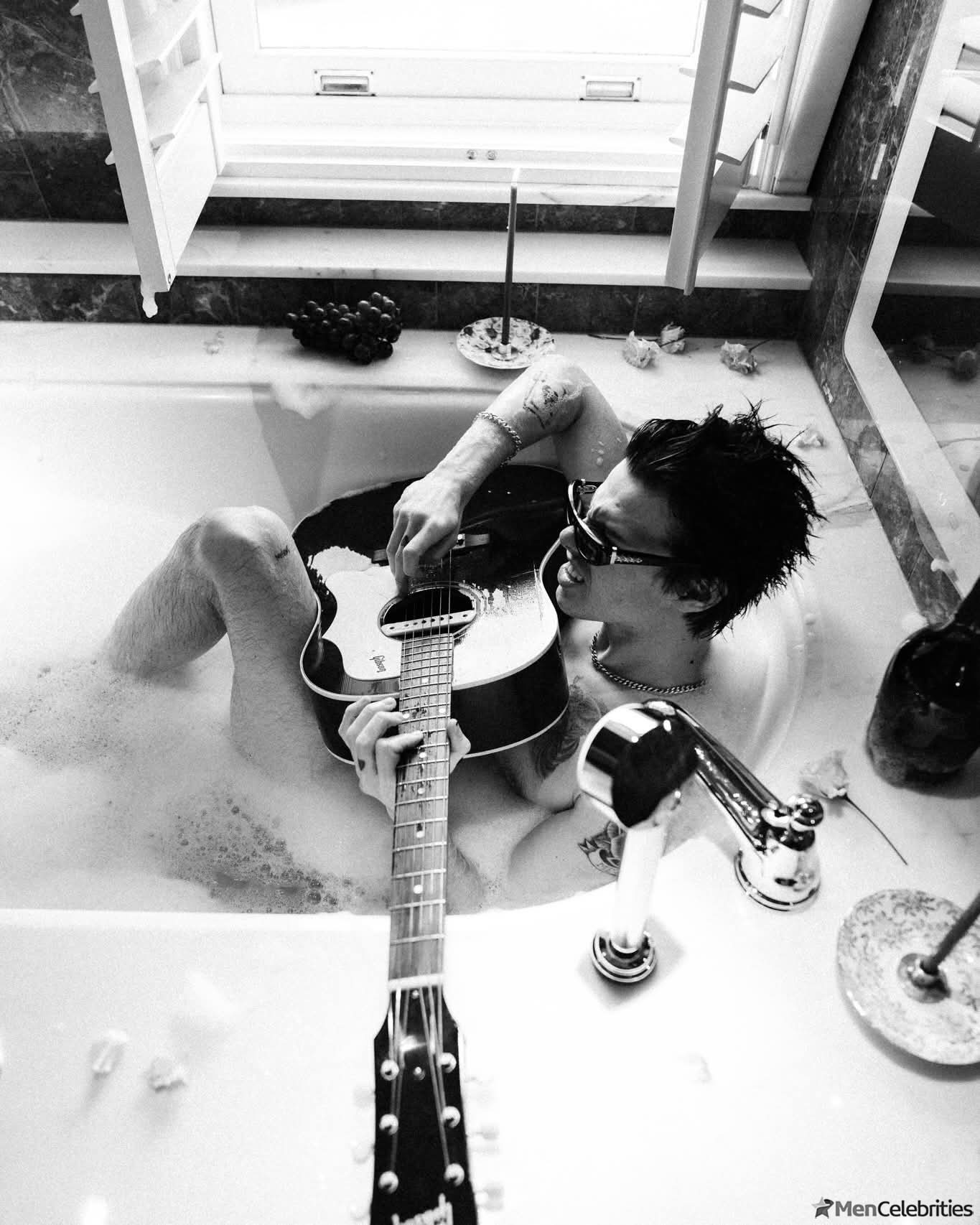 Yungblud nude and nsfw photos