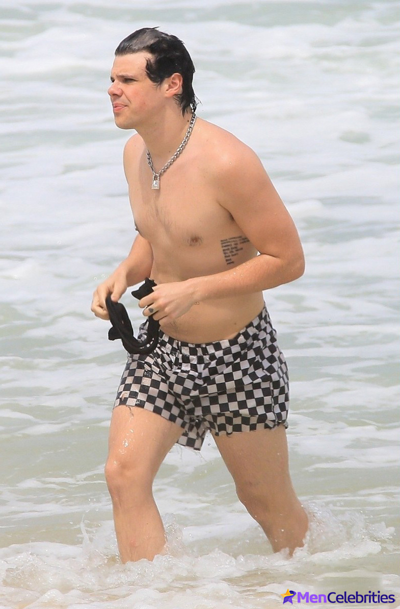 Yungblud shirtless