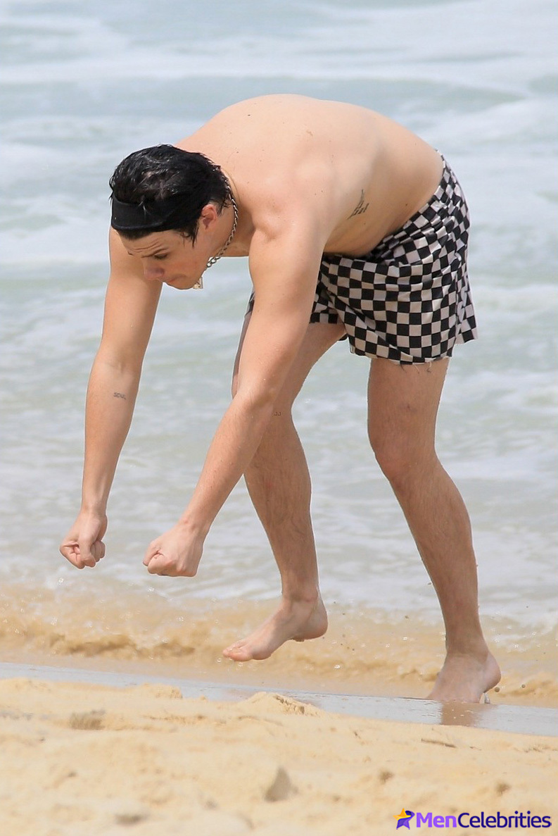 Yungblud paparazzi nude and sexy shots