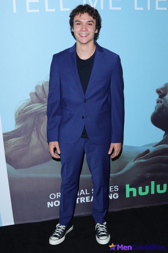 Benjamin Wadsworth shirtless and sexy pics
