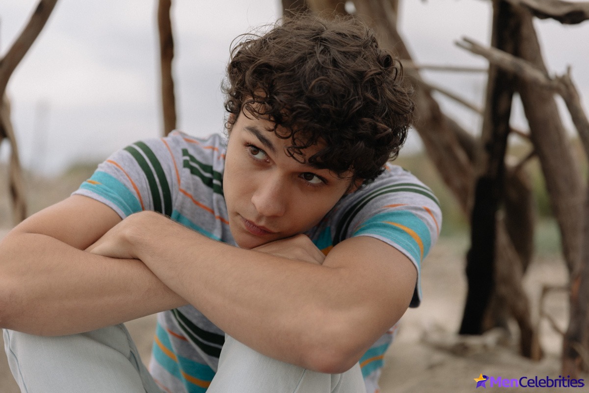 Benjamin Wadsworth shirtless and sexy pics